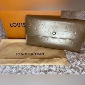 Authentic Louis Vuitton Monogram Vernis Sarah Long/Matte Gold Wallet
